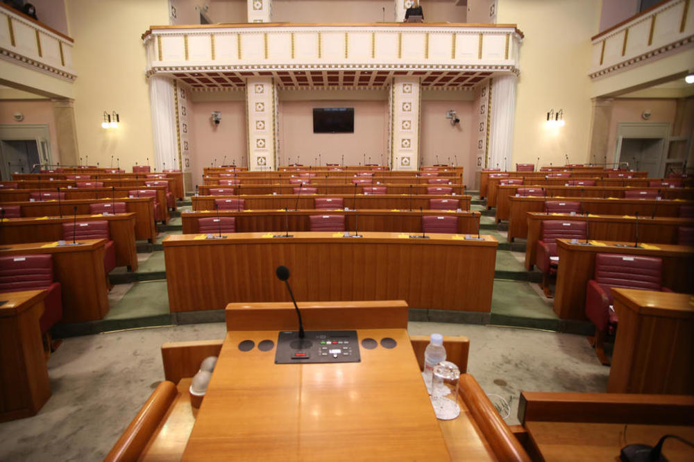 ŽUSTRA RASPRAVA U HRVATSKOM PARLAMENTU: Poslanik uzviknuo USTAŠKI POZDRAV, nastao HAOS (VIDEO)