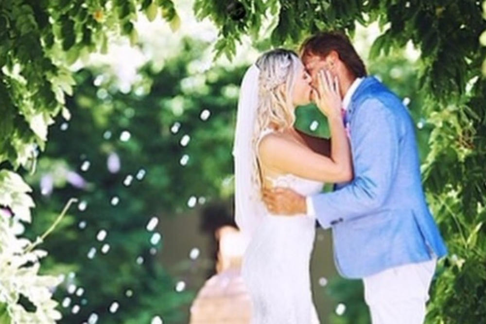 NJENE SLIKE SVI GLEDAJU I NE TREPĆU: Udala se za 38 godina starijeg KOJI JE IMAO VRLO PROBLEMATIČNU PROŠLOST