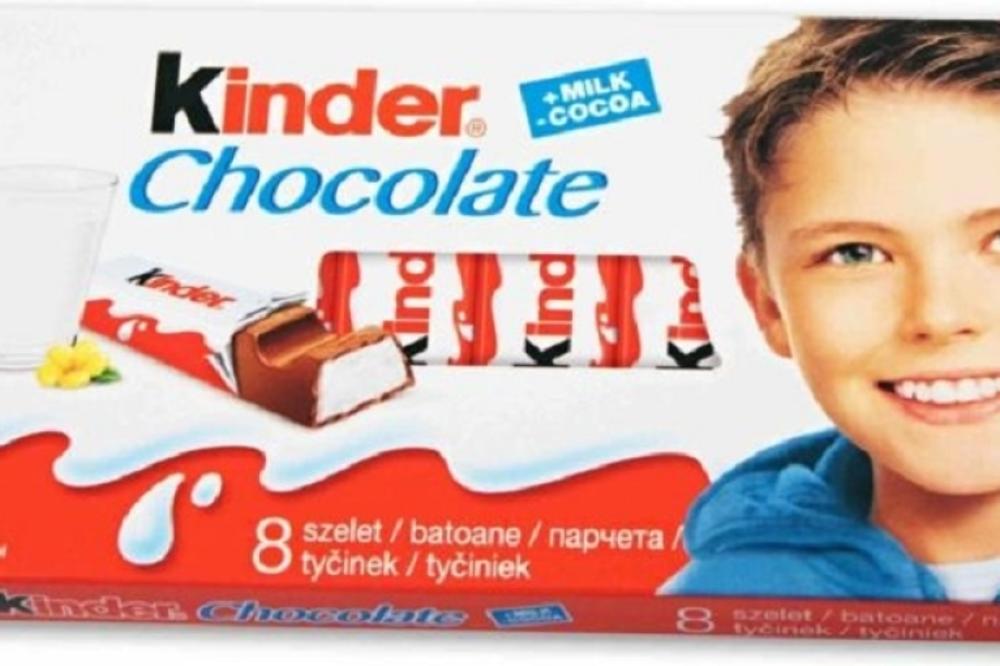 SEĆATE SE DEČAKA SA KINDER ČOKOLADICE: Sada je porastao i izgleda opako! (FOTO)