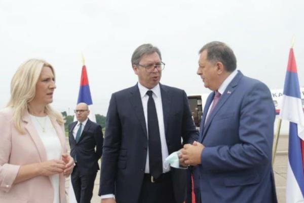 VUČIĆ URUČIO ZNAČAJNU DONACIJI REPUBLICI SRPSKOJ: Ponosan sam na to što možemo učiniti za narod (FOTO) (VIDEO)