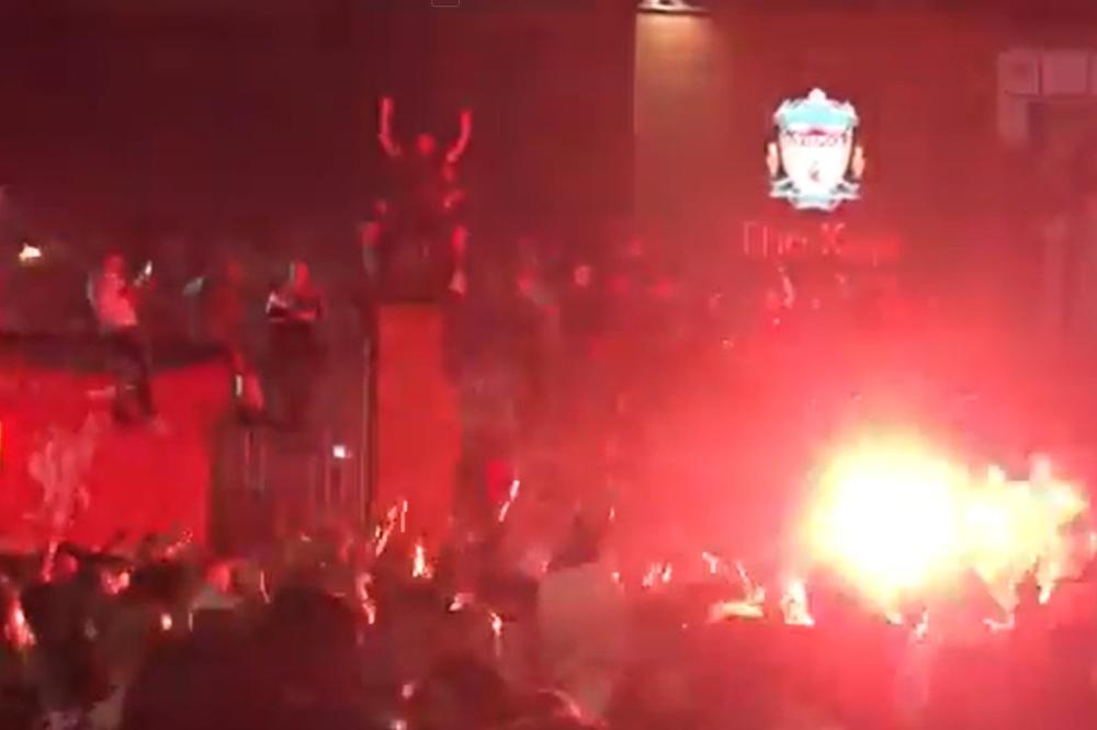 KORONA PARTI U ENGLESKOJ: Sramne scene usred jeka koronavirusa, navijači tri kluba ne mare i ako pobiju pola države