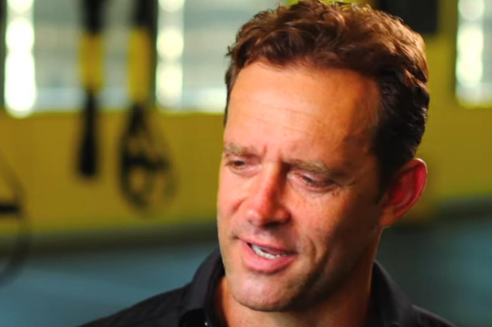 BIVŠI SPECIJALAC ZARADIO MILIONE NA OVOJ SPRAVI ZA VEŽBANJE! Smislio je slučajno, a sad je IMA u svakoj TERETANI!