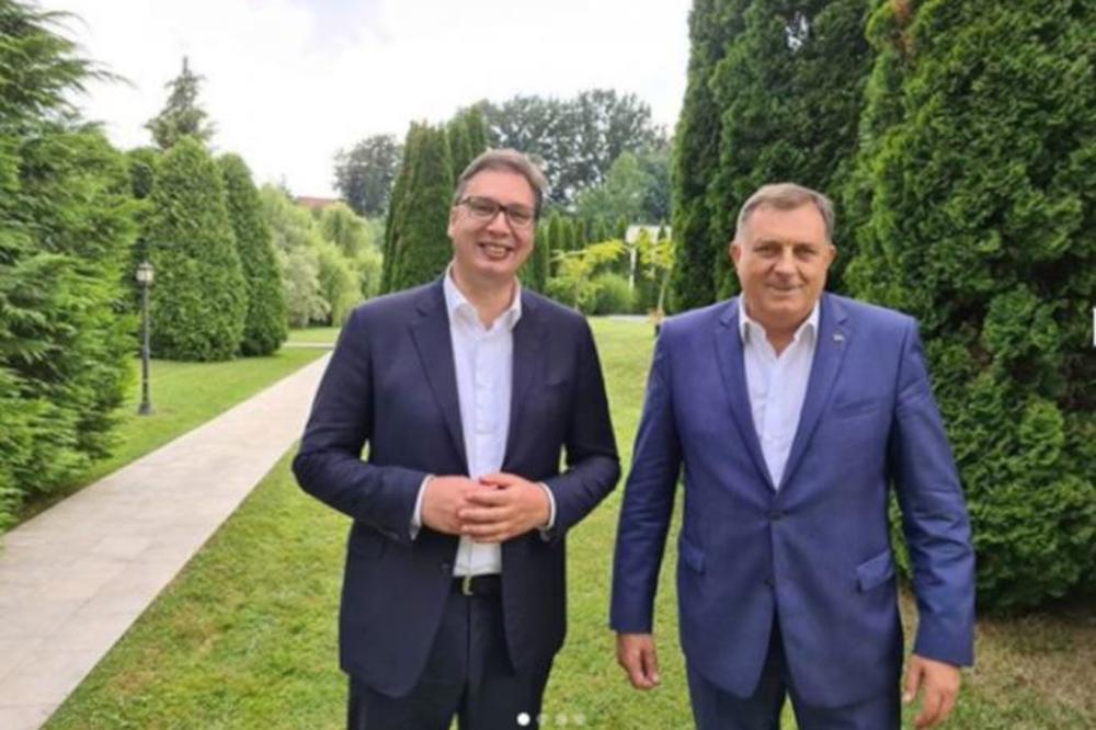 VUČIĆ JE BIO GOST NA DODIKOVOM PORODIČNOM IMANJU: Ovekovečen je VAŽAN trenutak (FOTO)