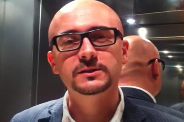 SLOVENAC NA MUFTE UZIMA PARE U BANJALUCI I BEOGRADU Zubarima uvaljuje lažne sertifikate od 220 evra!