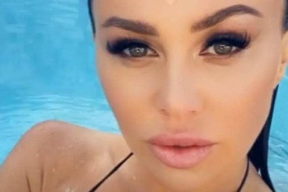 STANIJI OLABAVIO GORNJI DEO, SAMO ŠTO NE SPADNE SA NJE DOK MUŠKARCI BALAVE! Davio bih se u tvojim s*sama!