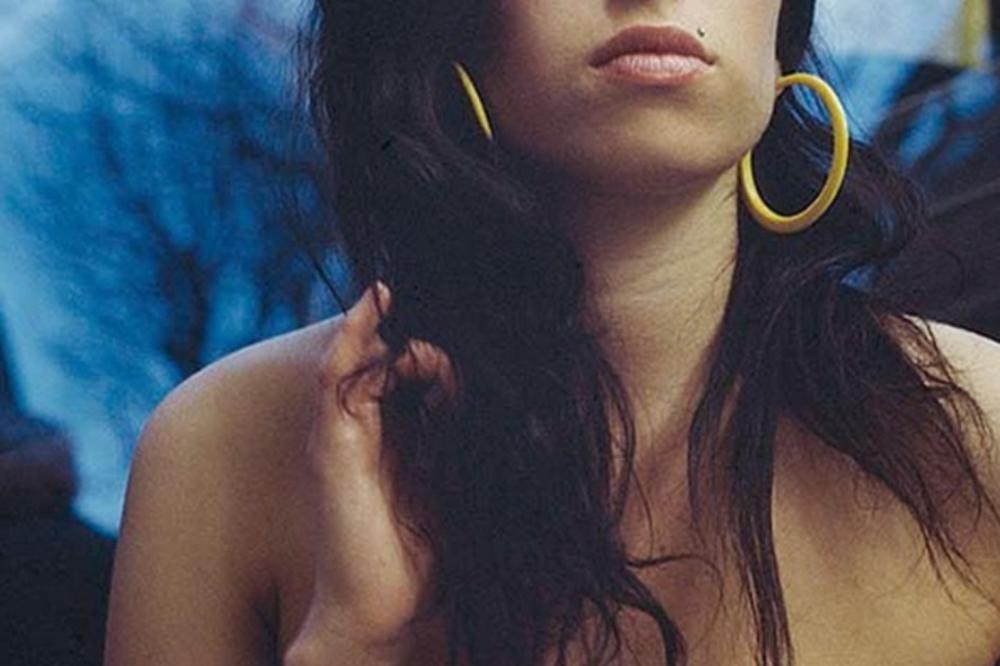 BILA JE IKONA MEĐU PEVAČICAMA, ONDA JE OVERILA OD DROGE I ALKOHOLA! Njena smrt obeležila je ovaj datum