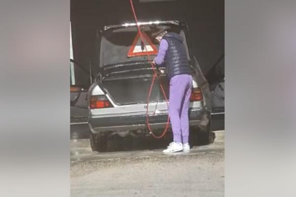 ŽENSKA LOGIKA: Rešila je da detaljno oriba auto zbog korone, ali ovo... PA KAKO GOSPOĐO, KAKO? (VIDEO)