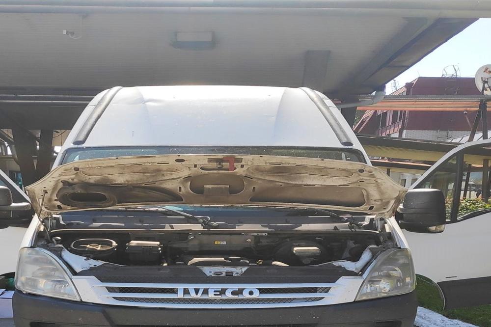 ALBANCI ZAUSTAVLJENI NA GRADINI, IŠLI SU IZ TURSKE: Rekli su da im je prazan kombi, a unutra... NEMA ČEGA NIJE BILO