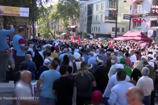 STAMPEDO U ISTANBULU! Masa Turaka probila policijsku blokadu i POJURILA ka Aji Sofiji! (VIDEO)