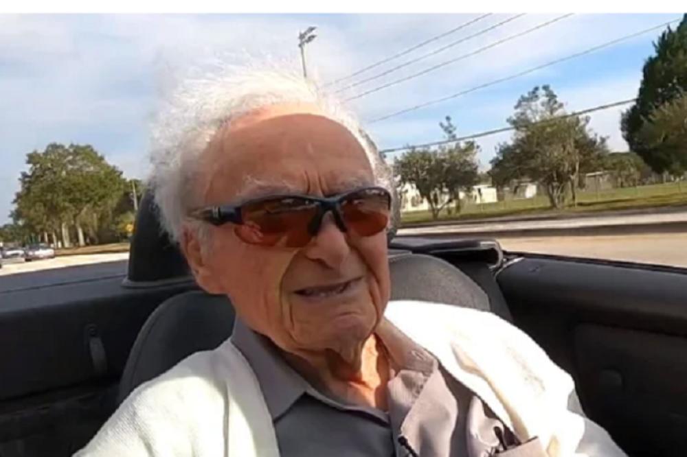 DEDA (99) ŽELI DA SE RAZVEDE POSLE 70 GODINA BRAKA: Razlog za to je STVAR koju je pronašao U FIOCI svoje supruge!