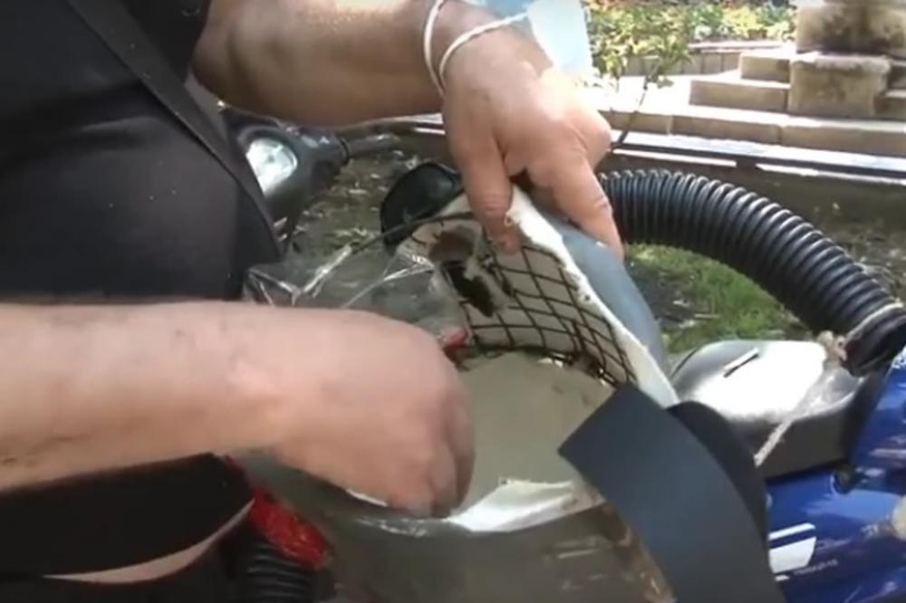 NAJLUĐA MASKA DOLAZI NAM PRAVO IZ OBRENOVCA: Čoveku koji ju je napravio LJUDI CRKAVAJU OD SMEHA (FOTO)