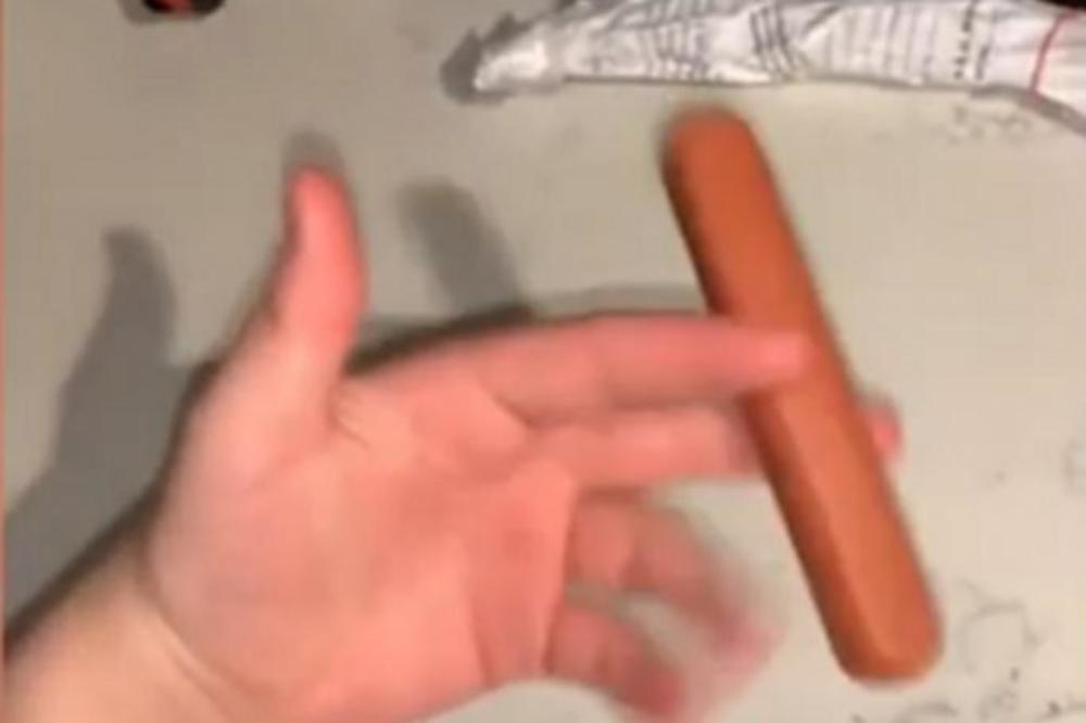 LIK IZVADIO VIRŠLU I UZEO JE U RUKE: Počeo je da joj radi nešto što nikom nikada nije palo na pamet!