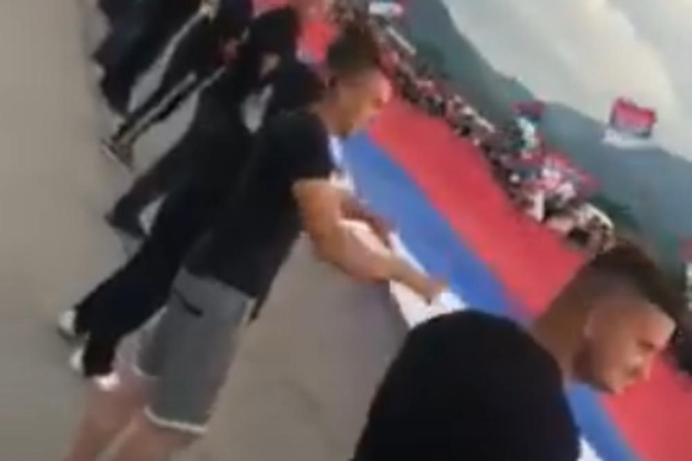 CRNOGORCI NA NOGAMA Podržali Srbe u najmasovnijim auto-litijama do sada (VIDEO)