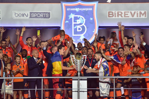 IONAKO JE TO NJEGOV KLUB: Prvi put postali šampioni, pa u čast predsednika države penzionisali dres s brojem 12!