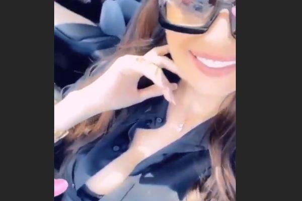 CECA U RASKOPČANOJ KOŠULJI VOZILA KROZ BEOGRAD, PA POKAZALA BRUS! Ovakvu seksi scenu još niste doživeli od nje!