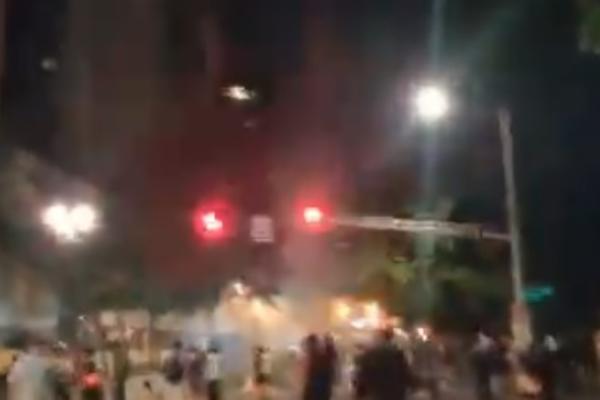 AMERIKA GORI! Novi talas NASILNIH DEMONSTRACIJA potresa VELIKE GRADOVE! Scene su JEZIVE! (VIDEO)