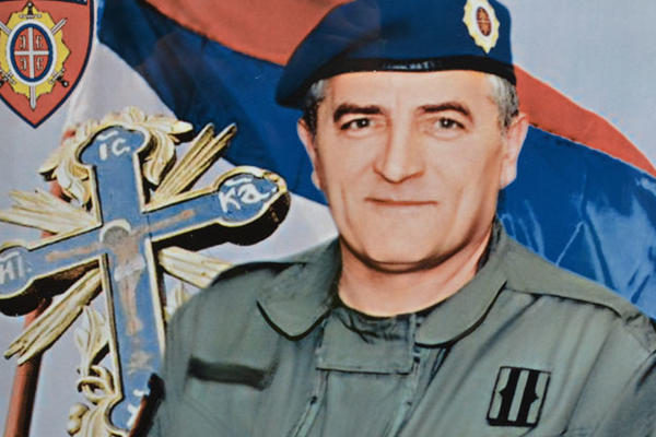 U JEDNOJ RUCI NOSIO JE PUŠKU, A U DRUGOJ INSULIN: Zbog pesme posvećene njemu svi Srbi plaču, ZVEZDAŠI JE OBOŽAVAJU