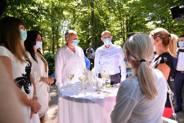 LONČAR SE SASTAO SA ZDRAVSTVENIM RADNICIMA KOJI RADE U KOVID BOLNICAMA: Pomozite onima koji rade u crvenim zonama