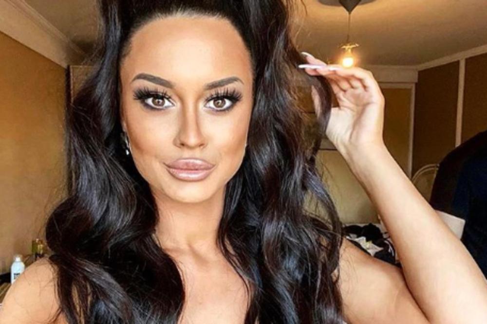 MA KAKVA ŽENA OD SULTANA, POGLEDAJTE KAKO IZGLEDA NJENA MAJKA! Objavljena slika, kao drugarice, MORATE VIDETI