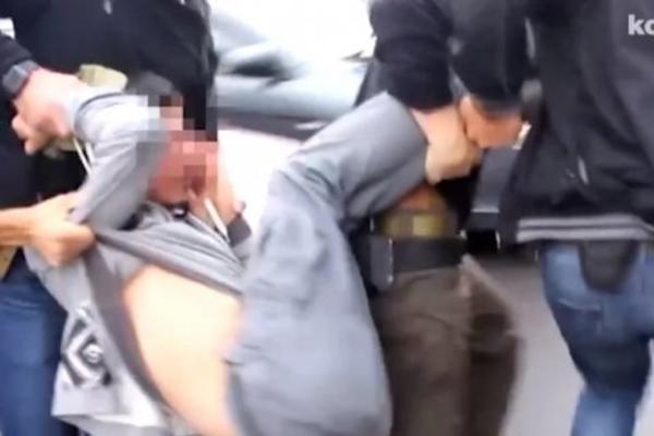 FILMSKA AKCIJA HAPŠENJA U JURIJA GAGARINA: Policajci nosili FANTOMKE, a bacili su i ŠOK BOMBU