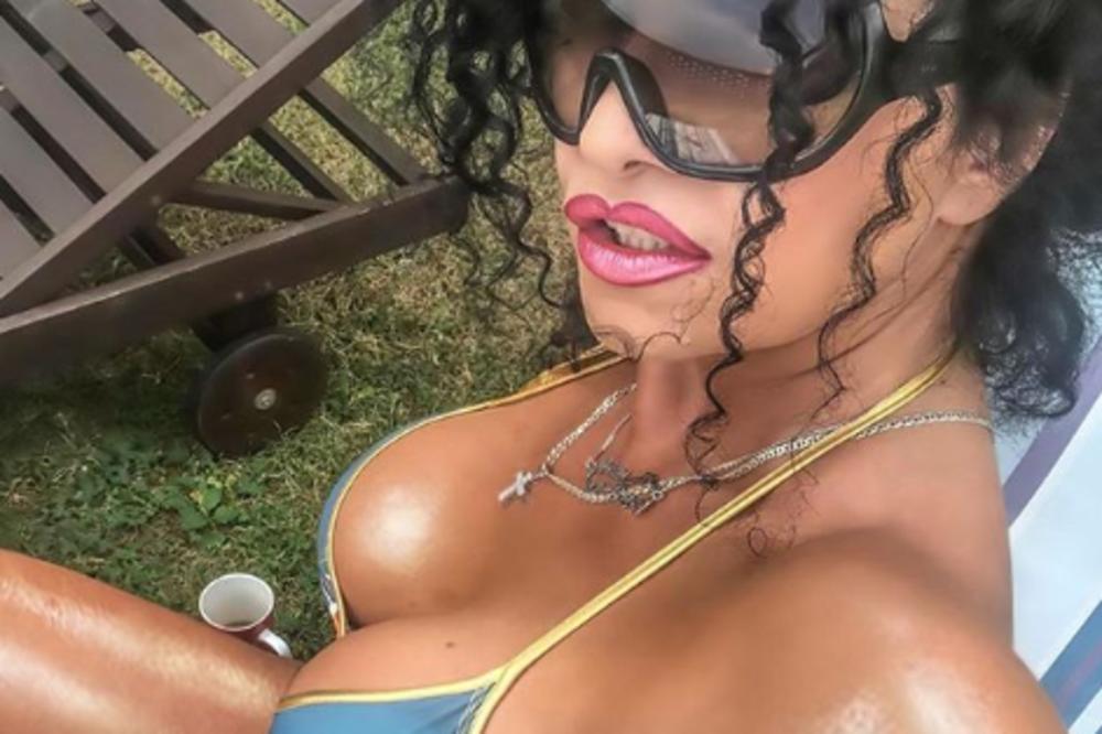 LIDIJA SE SKINULA I NAULJILA TELO, NA NJOJ SAMO TRAČICA I BRUS KOJI PODIŽE GRUDI U VIS! Ostaće gola na kraju!