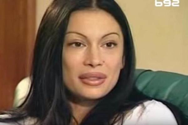 ONA PRVA UGRADILA SILIKONE I POSTALA SNAJA NAJMOĆNIJEG SRBINA: Ovako izgleda sad, svi su je zaboravili!