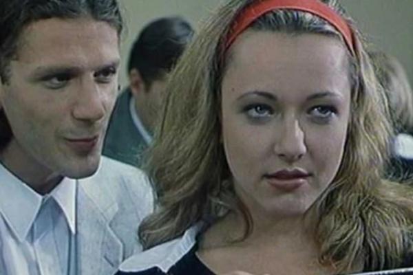 LJUDI, ONA JE DOŽIVELA HAOS! GLUMICA IZ FILMA "LAJANJE NA ZVEZDE" NIKADA NIJE PREBOLELA TRAUMU! Pobegla iz zemlje!