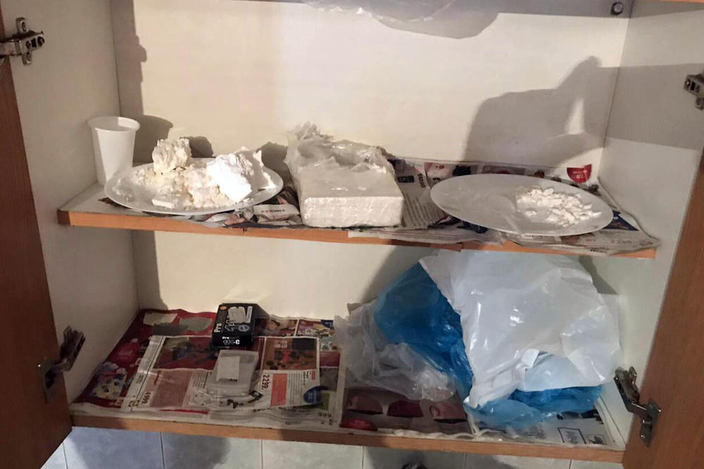 PRIPADNICI MUP UHAPSILI 1 OSOBU: Kod osumnjičenog pronašli 27 kesica droge, EVO GDE JU JE KRIO! (FOTO)