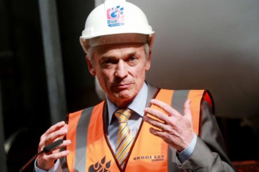 OVAJ POLITIČAR IMA 67 GODINA I ŽENE SU POLUDELE ZA NJIM! Zbog savršenog tela preko noći postao SE*S SIMBOL! (FOTO)