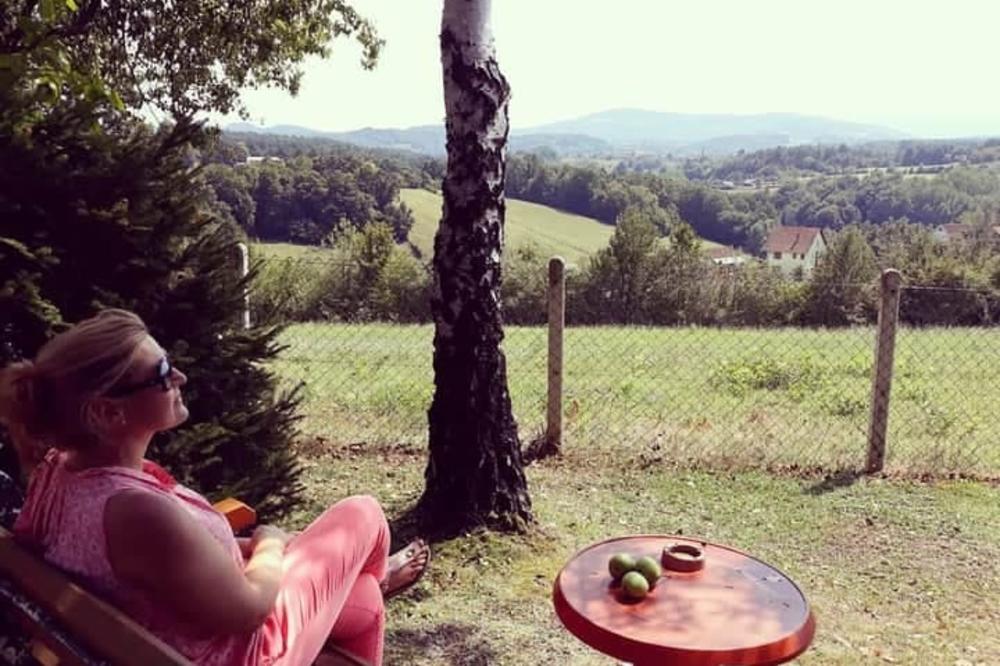 NEVEROVATNO! Andrijanu iz Ljiga u berbi šljiva NAPALI INSEKTI: Na koži joj pronašli 130 KRPELJA (FOTO)