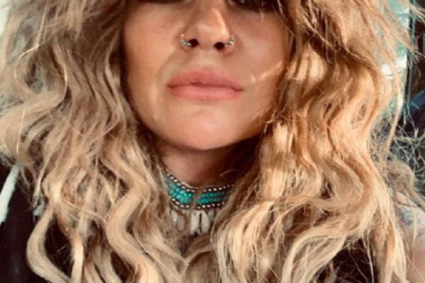 MAJKA PETORO DECE SPAVALA SA PREKO 50 MUŠKARACA! Šokantna ispovest žene koja se bori protiv DIKSRIMINACIJE!