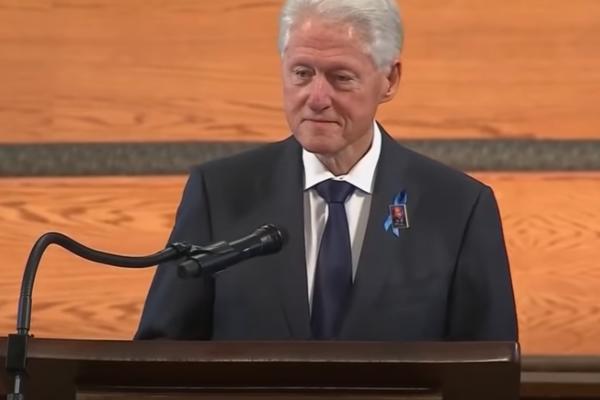 KLINTON SE OBRUKAO ISPRED KRALJICE ELIZABETE: Prekršio nepisano pravilo i rekao joj "NE"!