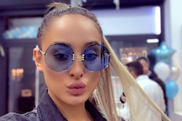 LUNA POČELA DA SE BAHATI UZELA PIŠTOLJ UPERILA U VAZDUH: Novčanice letele na sve strane, ŠIROKO...