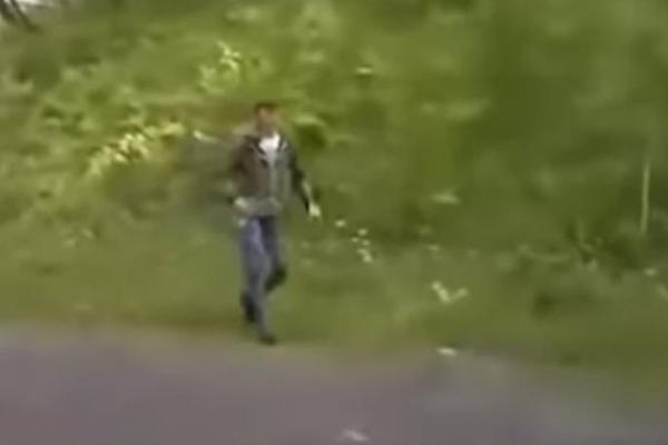 JEZIV SNIMAK UBISTVA: Bez milosti iskasapio ženu dok su deca vrištala, slučajni prolaznik ZABELEŽIO SVE! (VIDEO)