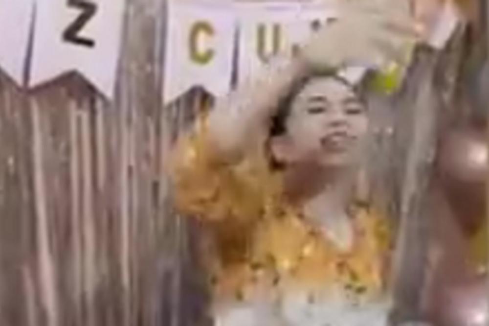 DEVOJKO, IMAŠ LI TI MAJKU, OCA, BILO KOGA? Pa šta to radiš od sebe, KUKALA TI FAMILIJA?! (VIDEO)