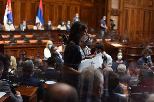 TRENUTNA DEŠAVANJA U SKUPŠTINI SRBIJE: Podneto 10 amandmana na Predlog zakona o ministarstvima!