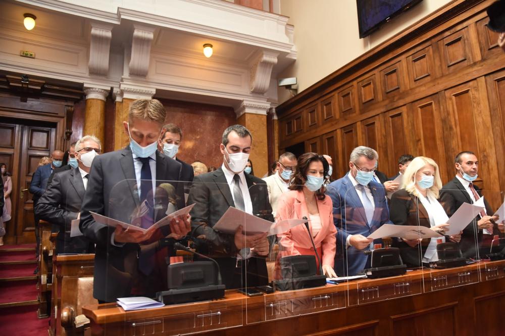Novoizabrane sudije položile zakletvu u Skupštini Srbije!