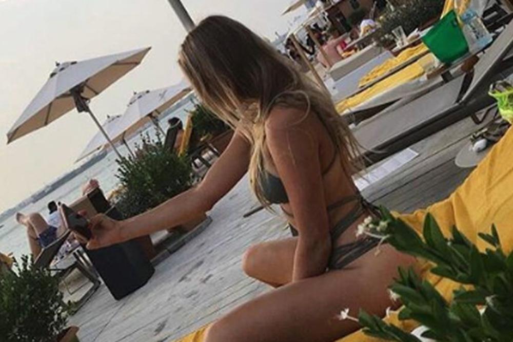 NOLETOVA DRUGARICA U HALTERIMA I KOŽI USIJALA INSTAGRAM: Branila Đokovića, pa snimila pesmu i spot i mnogo je HOT!