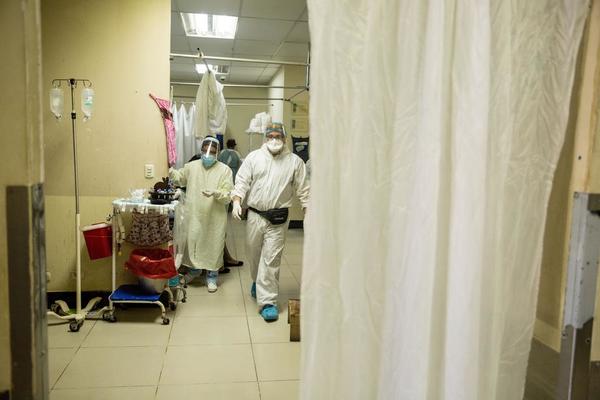 ČUO ZVIŽDANJE U GAĆAMA, PA VRISNUO KAD JE SPUSTIO POGLED: Lekari SVISNULI OD ŠOKA! (FOTO)