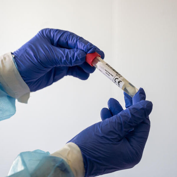 CRNO TRŽIŠTE LAŽNIH COVID TESTOVA: Ljudi navalili na njih, toliko su očajni! Izašli poražavajući rezultati istrage