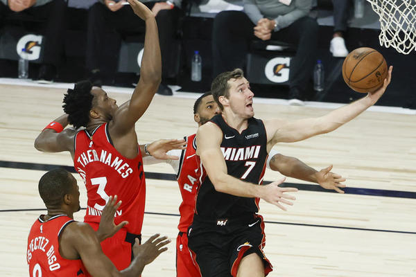 DRAGIĆ I BATLER KRENULI JAKO: Majami nadigrao Indijanu za prvu pobedu u plej-ofu! Oladipo zabrinuo Pejserse