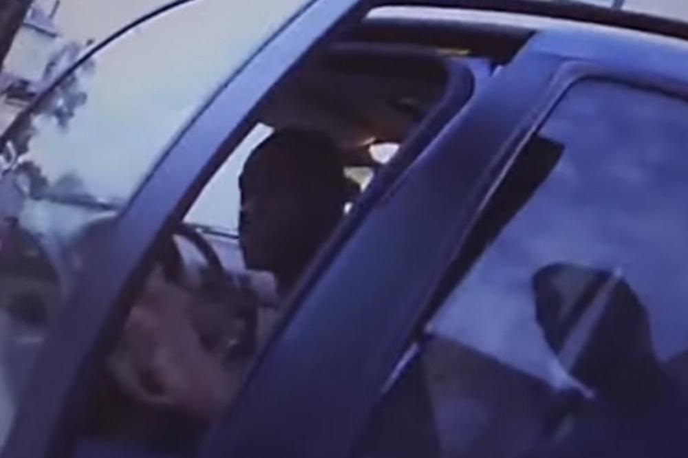 POLICAJCI UPERILI PIŠTOLJ U NJEGA NA ZADNJEM SEDIŠTU! Novi snimci FLOJDOVOG hapšenja su pravi HOROR! (VIDEO)