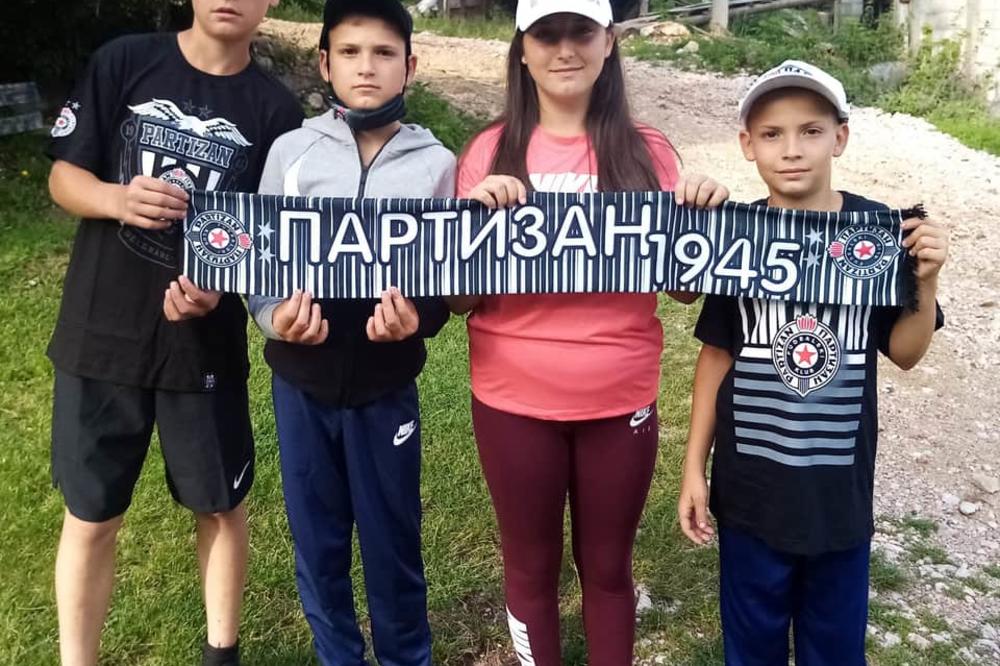 DOBRI NARODE, MOLIMO ZA POMOĆ: Njima su poplave odnele sve - ostali su im samo krevet i zamrzivač!