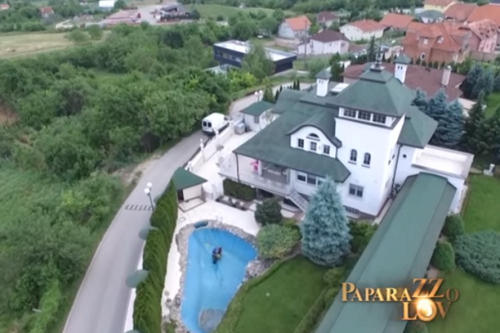POZNATI PEVAČ SE ZASITIO PA PRODAJE SVOJU VILU ZA 18 MILIONA EVRA! Zaprepastiće vas šta sve ima u njoj! (FOTO)