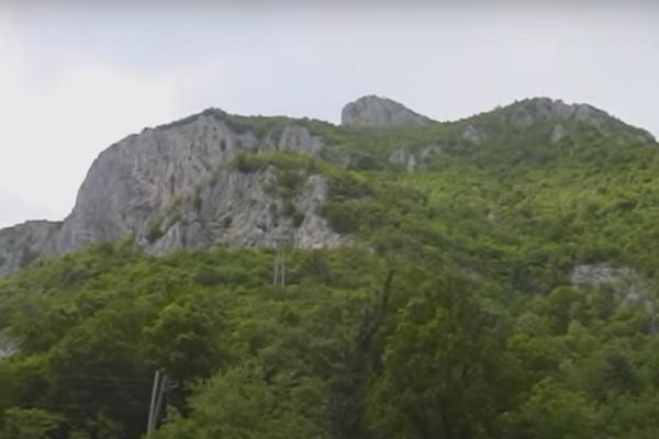 5 STUDENTKINJA I MAJKA SA DVE ĆERKE SE ZALUTALE U KABLARSKOJ KLISURI: Spašene su, moglo je da bude kobno