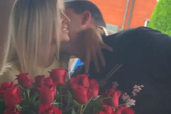 BRENIN SIN SA DEVOJKOM OBJAVIO LEPE VESTI, PORODICA OBOŽAVA NOVU SNAJKU! O kako dirljivo, svi čestitaju!