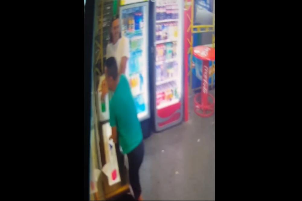 SRAM VAS BILO, DA VAS SRAM BUDE: Kradu novac za lečenje malog Miloša i smeju se dok ruku zavlače u kutiju