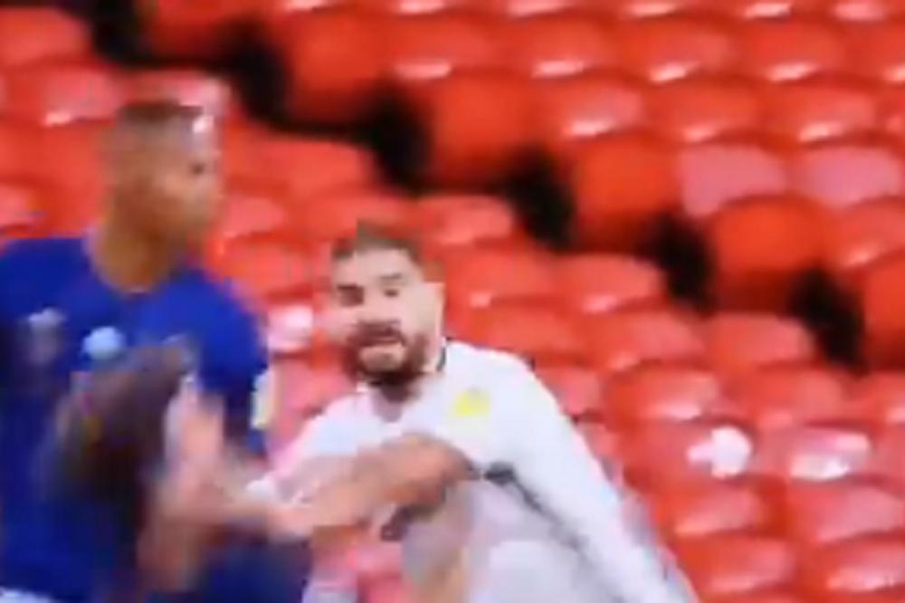 ZVER IZ SMEDEREVA PONOVO JAŠE: Mitrović patosirao protivnika! Lopta nije bila ni blizu!