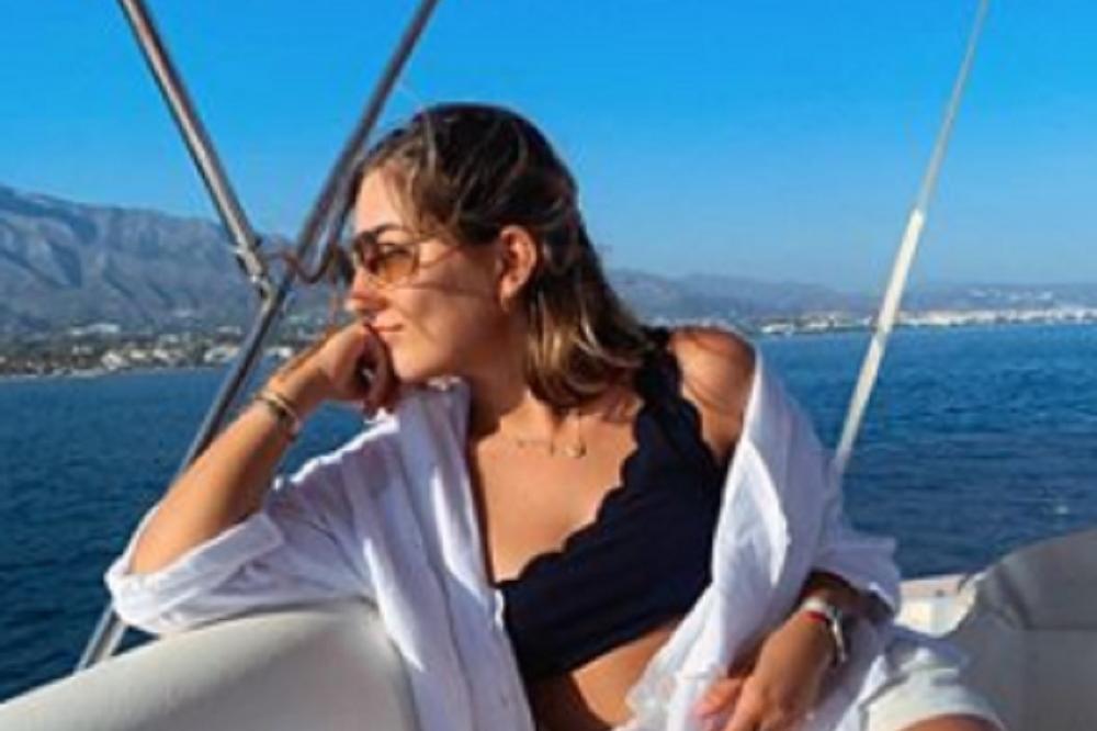 SKINULA SE MURINJOVA ĆERKA! Pokazala je sve, šta li će joj otac reći za ovo?!