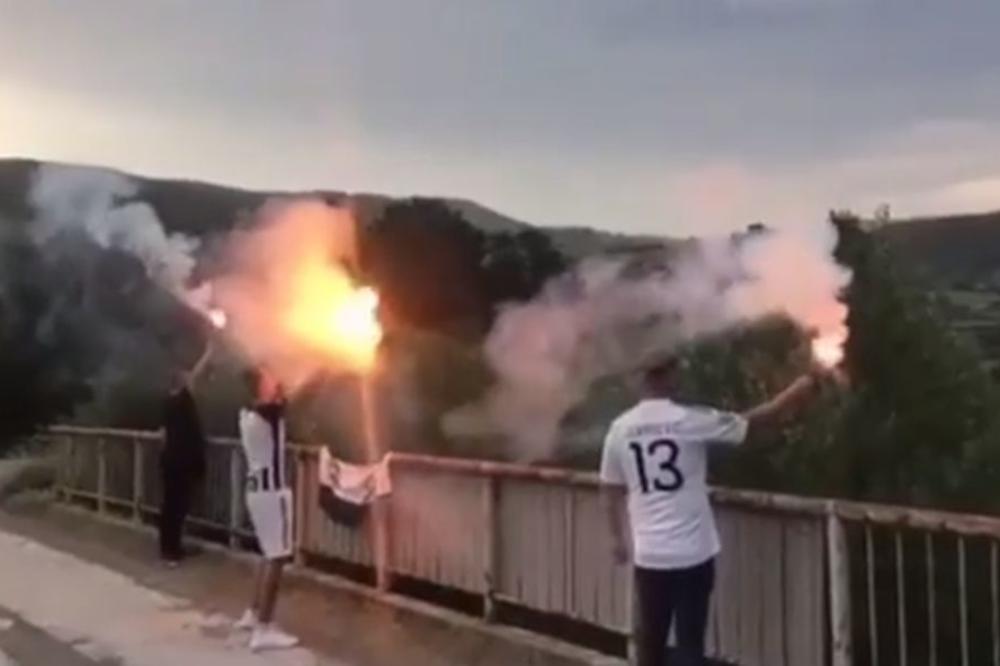 AUTOBUS PARTIZANA NA PUTU ZA NOVI PAZAR I ODJEDNOM BLJESAK: Potom su se začule i sirene!